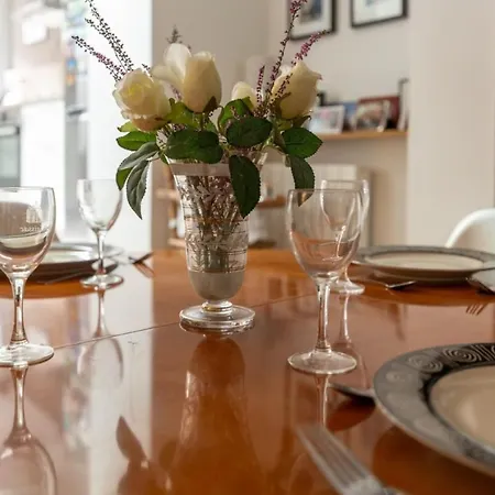 Furnished Near Palais De La Justice With 2 Bedrooms & A Garden * Bordeaux