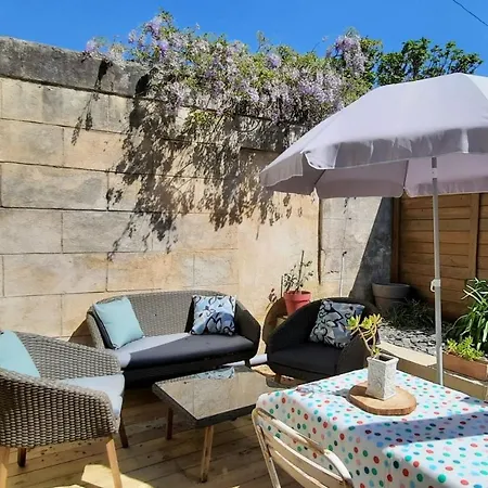 Furnished Near Palais De La Justice With 2 Bedrooms & A Garden Bordeaux