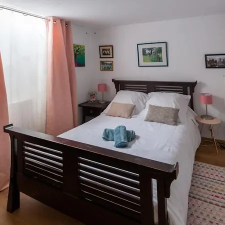 Furnished Near Palais De La Justice With 2 Bedrooms & A Garden Appartamento